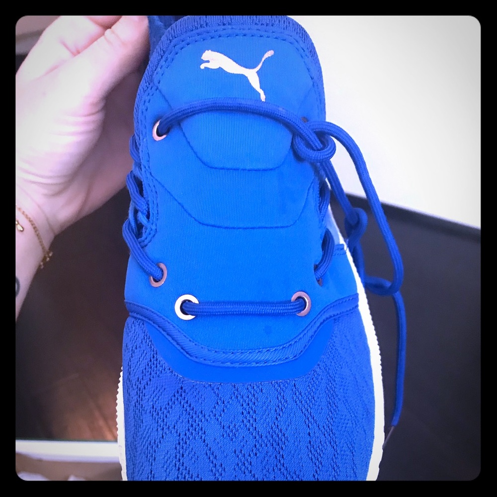 Women’s puma sneakers blue size 10